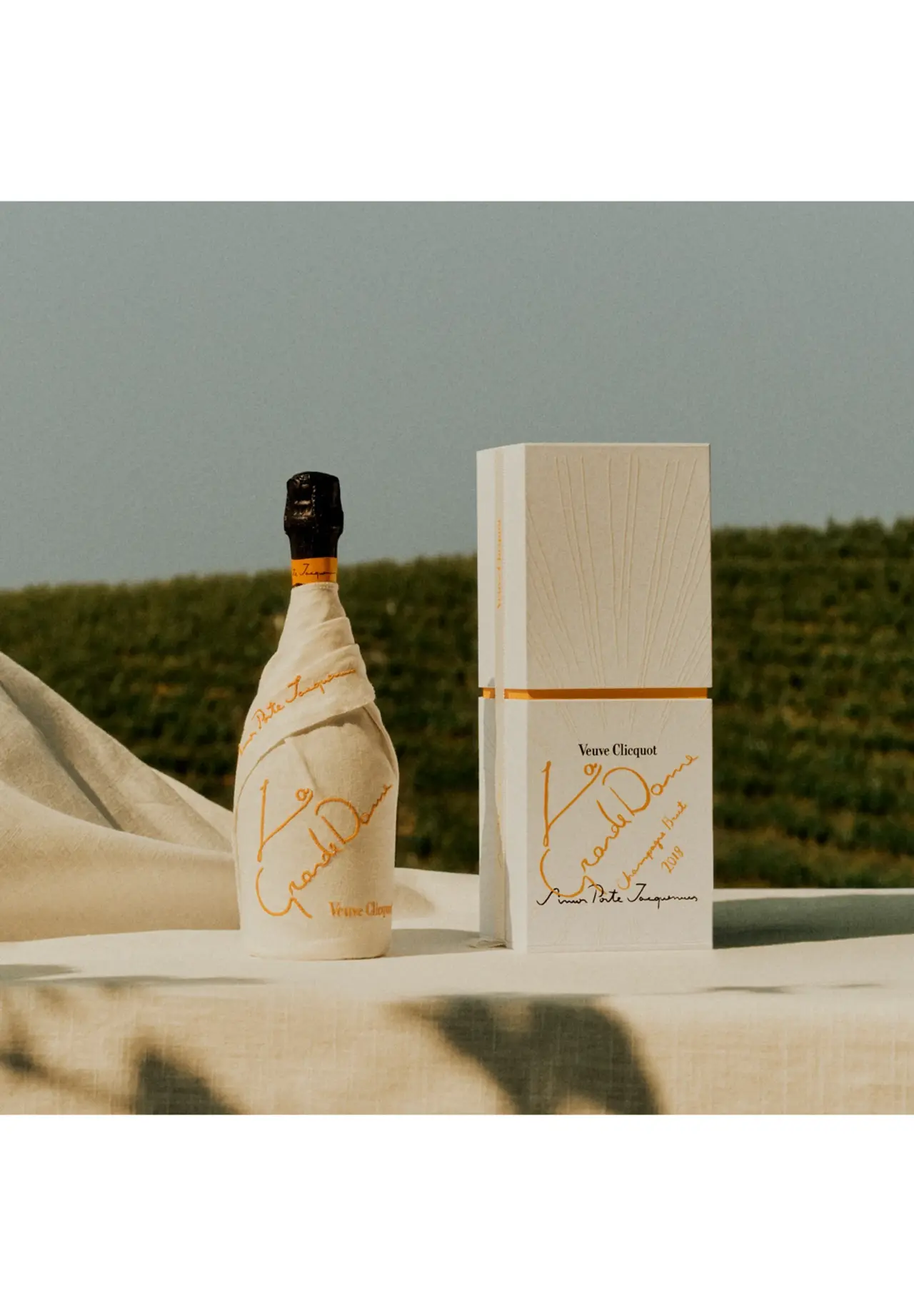 ヴーヴ・クリコ ラ・グランダム 2018 × Jacquemus 750ml | Matsuya Ginza