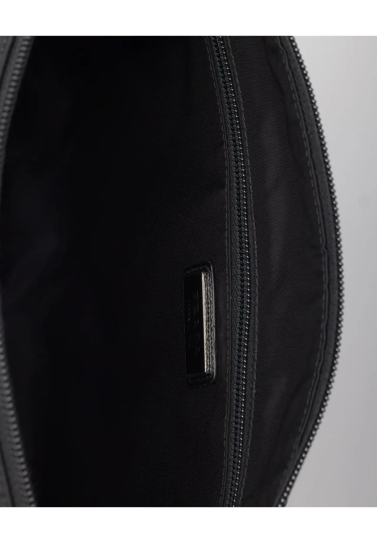 ラージ Re-Nylon x サフィアーノレザー ショルダーバッグ