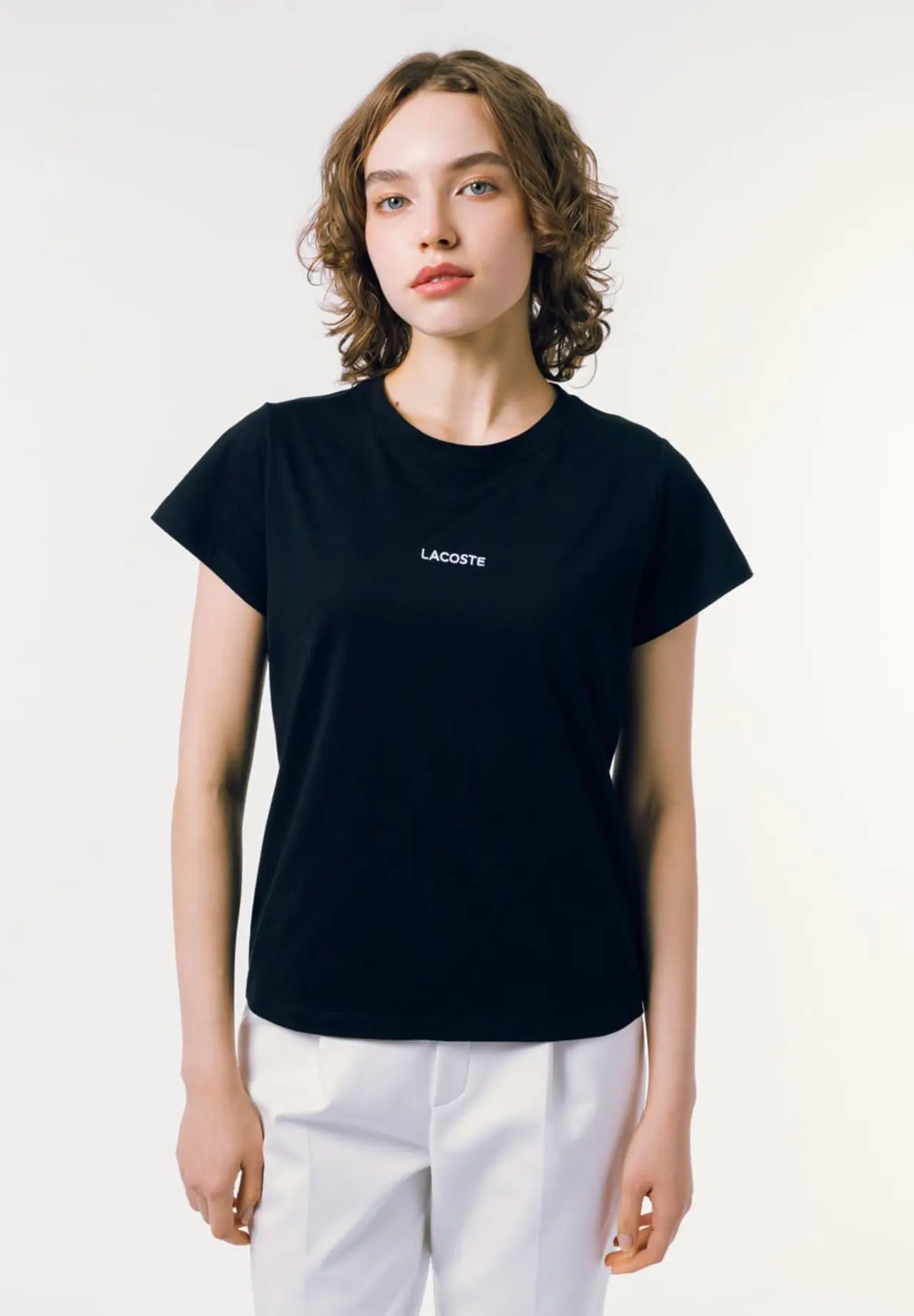 ウィメンズ コンパクトブランドネーム刺繍ロゴ 半袖Tシャツ
