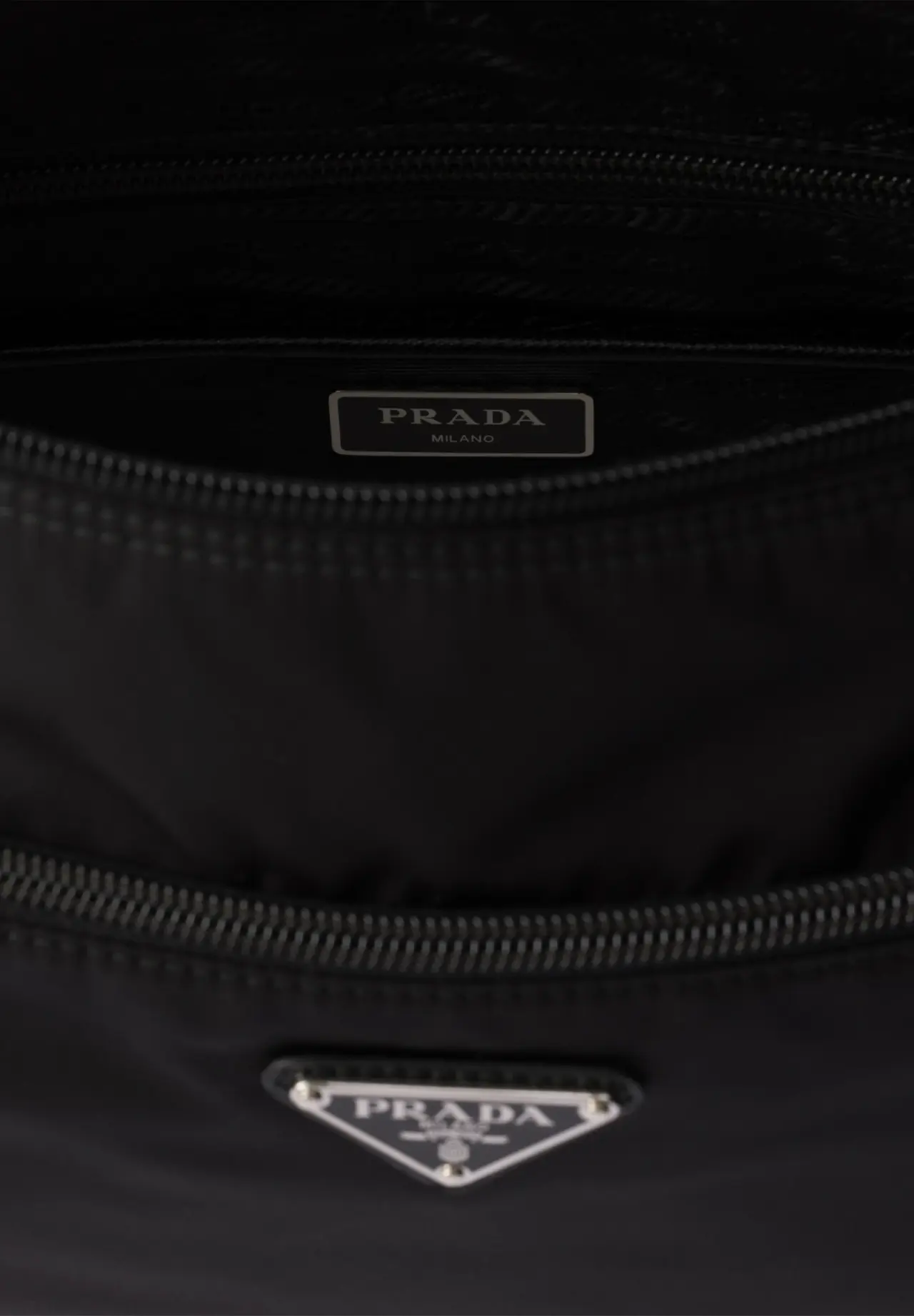 Re-Nylon バッグ　1BC421 RV44 F0002 V D1M