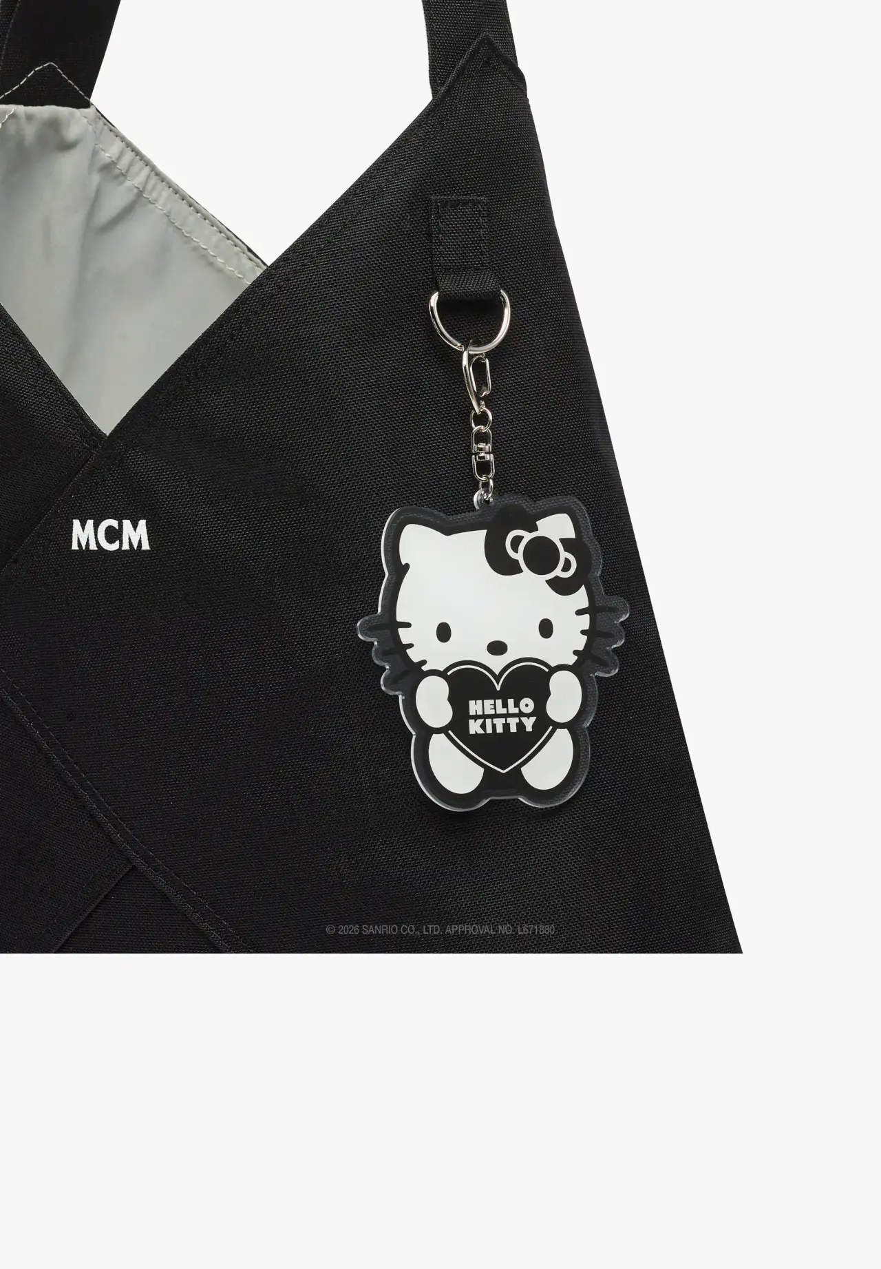 MCM x HELLO KITTY Aren ショルダーバッグ チャーム付き