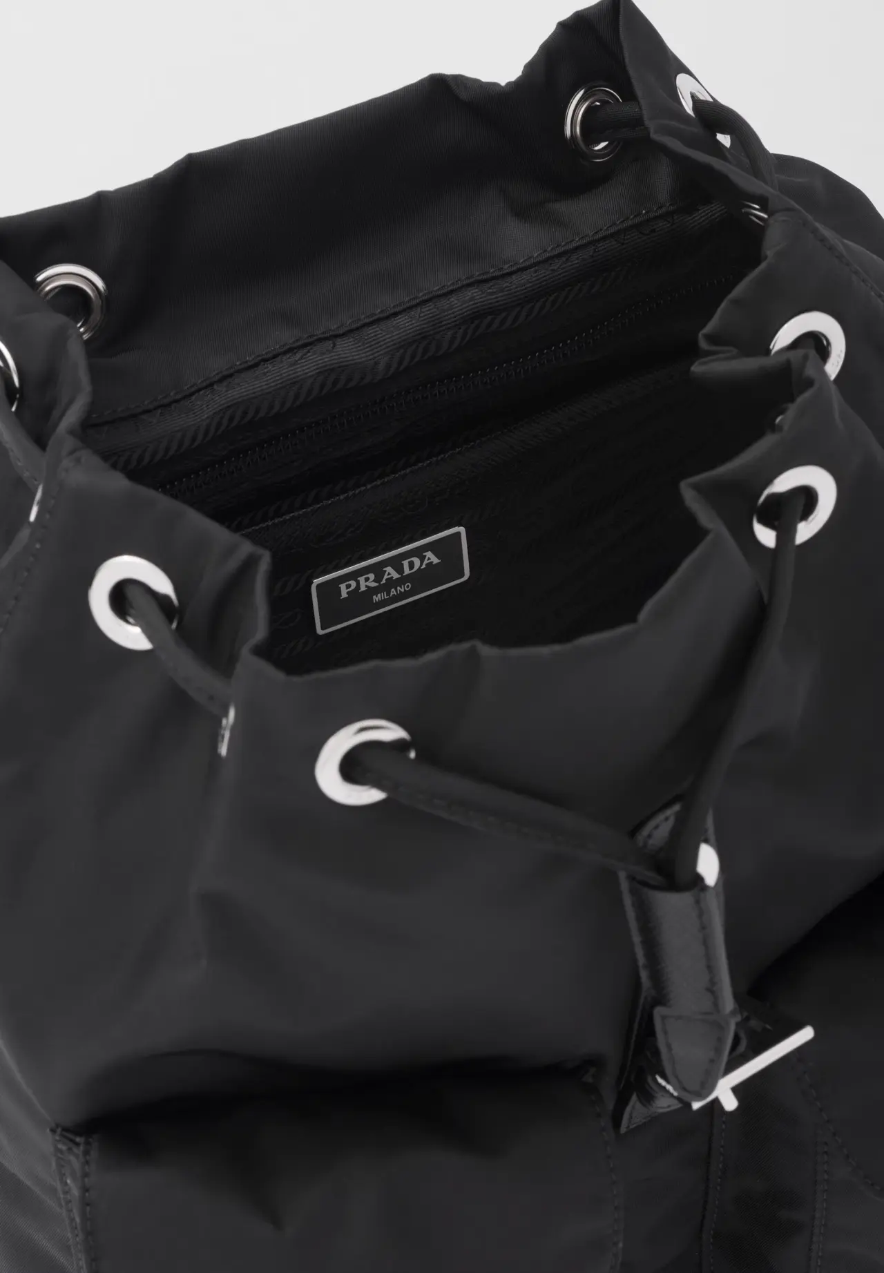 スモール Re-Nylon バックパック 1BZ677 RV44 F0002 V OOO | Matsuya Ginza