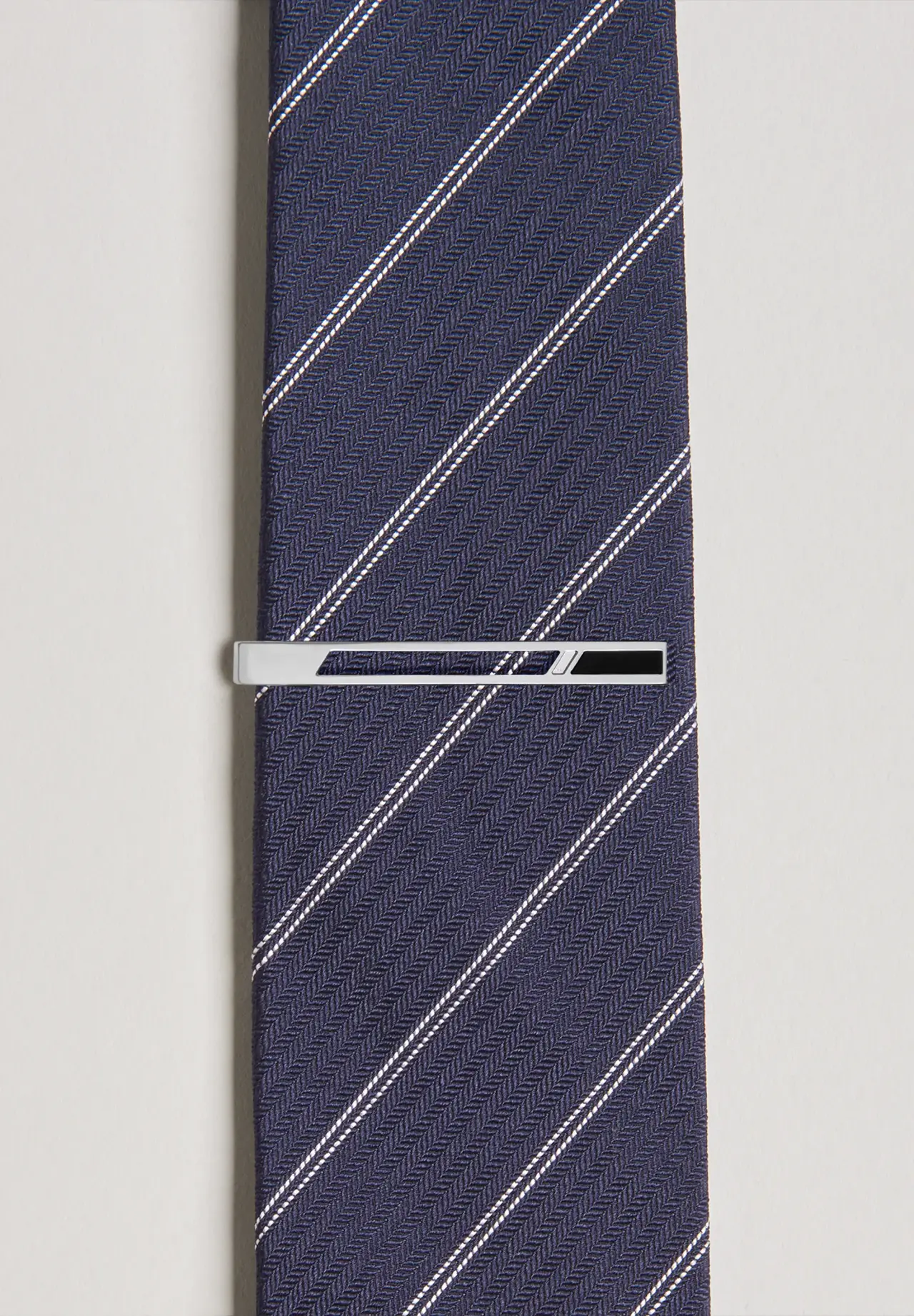 Onyx Cut Out Tie Bar