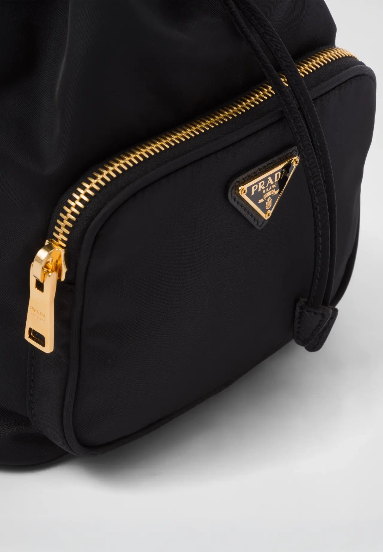 Prada Duet 再生尼龙水桶包　1BH038 RV44 F0002 V UOO