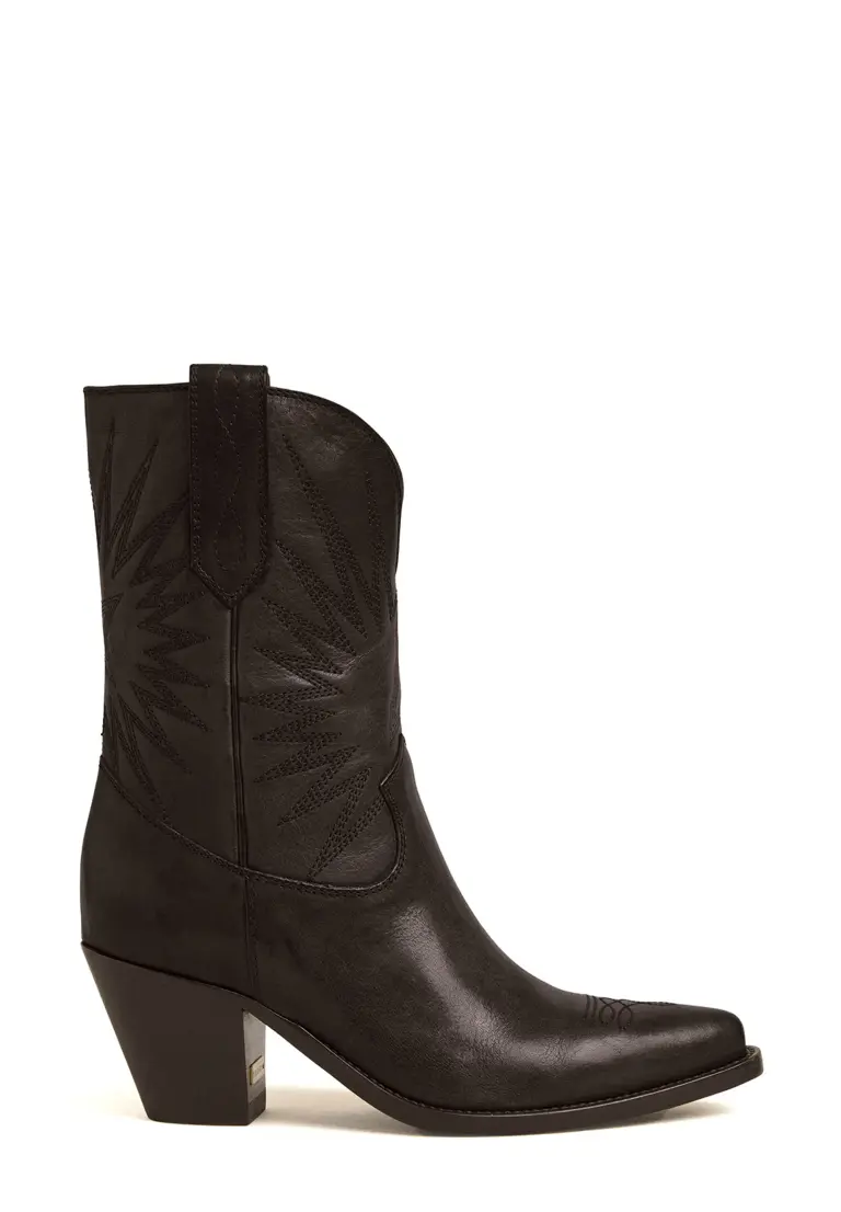 Wish Star low-heel boots in black leather with tone-on-tone inlay star