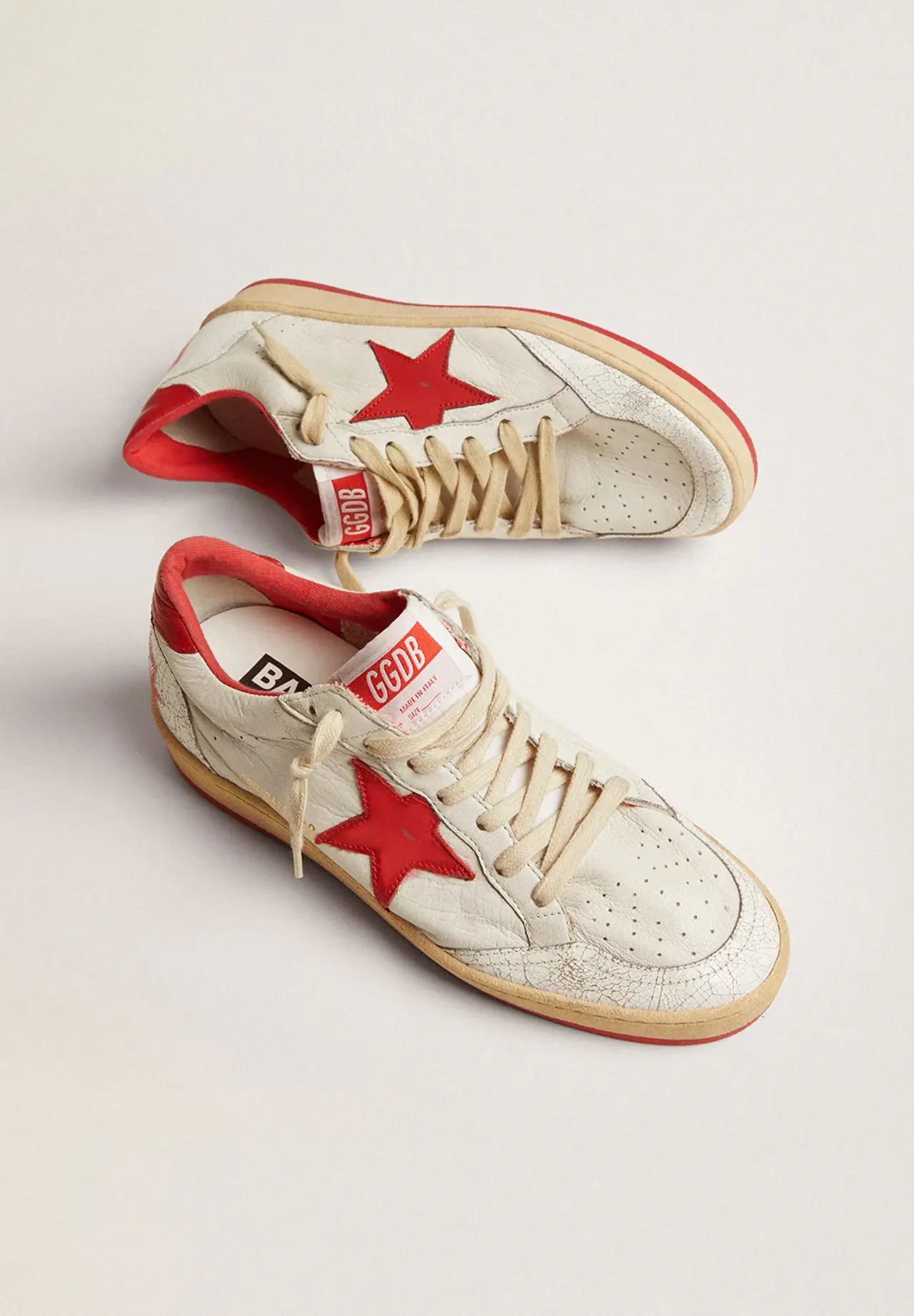 Ball Star 白色皮革红色星星搭配后跟饰片运动鞋