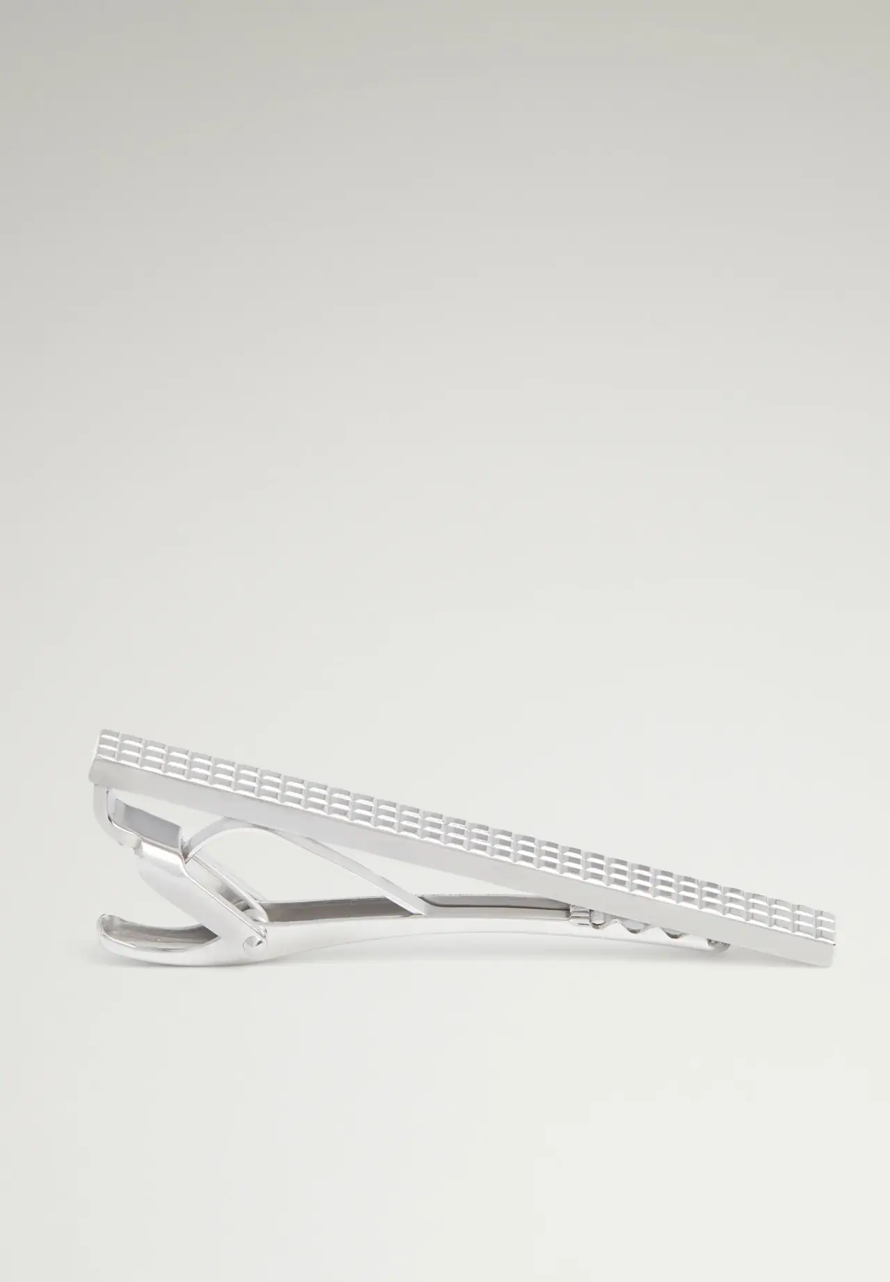 Hobnail Tie Bar