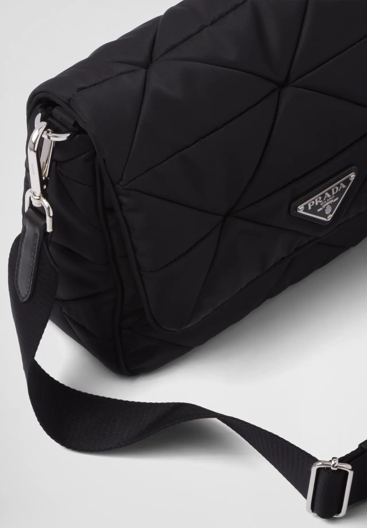 Padded Re-Nylon shoulder bag 1BD290 RDJN F0002 V B9O