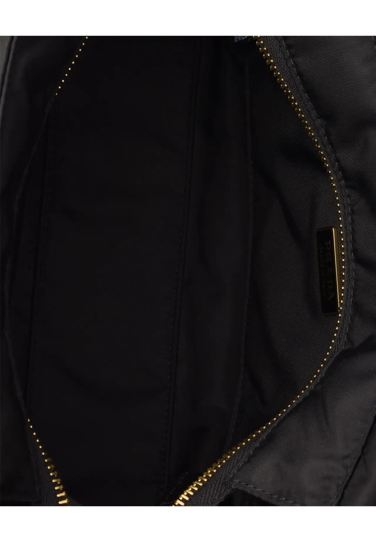 Prada Explorer 中号 Re-Nylon 单肩包