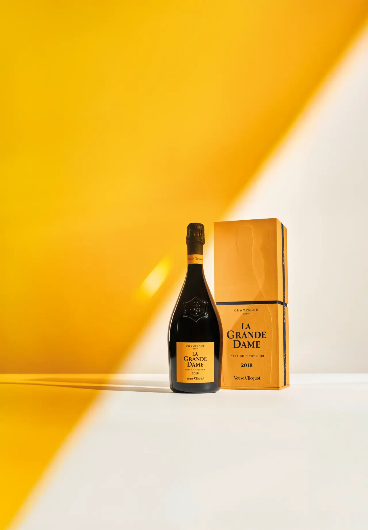 ヴーヴ・クリコ ラ・グランダム 2018 ギフトボックス 750ml | Matsuya