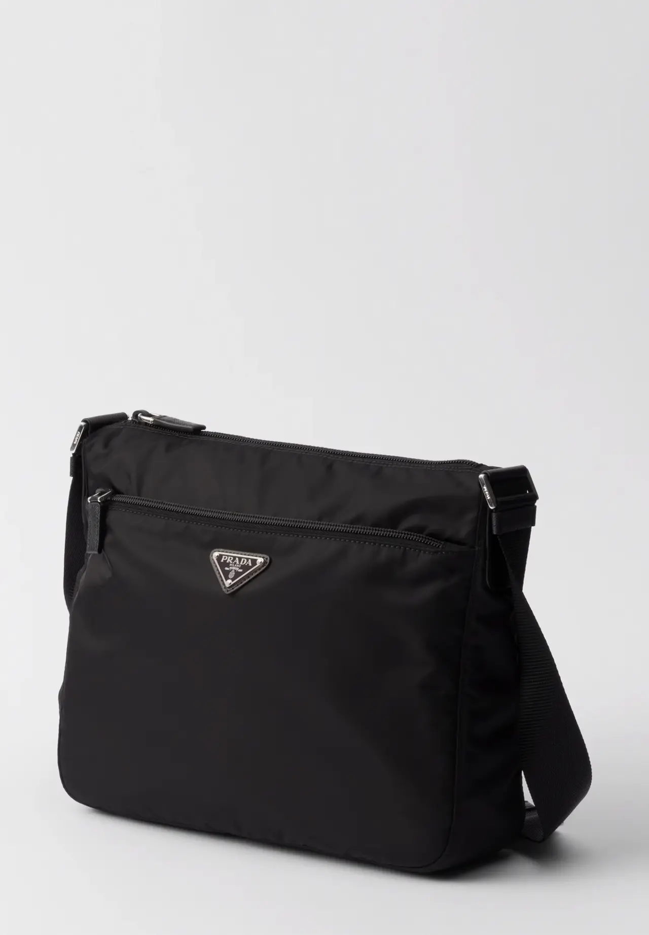 Re-Nylon バッグ　1BC421 RV44 F0002 V D1M